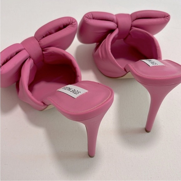 STEVE MADDEN Pink Leather Indulge
Oversized Bow Sandals Size 6.5 - Picture 4 of 7